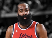 米兰体育app入口-哈登在比赛中受伤退赛，恒大主帅表示担忧！