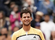 米兰体育app入口-费德勒在比赛中受伤退赛，曼联主帅表示担忧